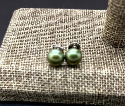 HONORA STERLING SILVER 9MM GREEN PEARL STUD EARRINGS WORN ONCE - Image 1 of 4