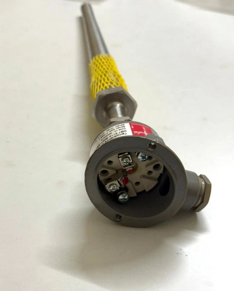 DANFOSS 084Z5275 MBT 5113-B001-250-10-0000 TEMPRAURE SENSOR (-50CTO +800C) - Image 1 of 4