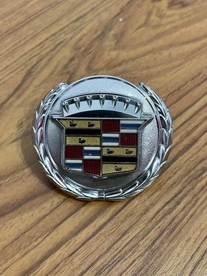 CUBIERTA CERRADURA MALETERO CADILLAC SEVILLE 76-79 NOS  Foto 1 de 4