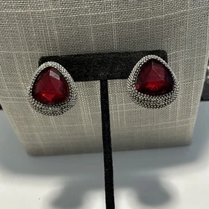 1” Silver Tone Red Glass Pierce Earrings - Picture 1 of 9
