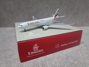 Airbus A330-200 Emirates 1:400 GeminiJets - Picture 1 of 8