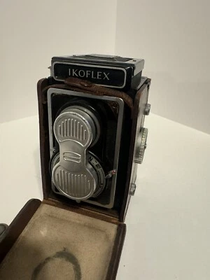 Zeiss Ikon Ikoflex TLR Camera w/ Zeiss Opton Tessar75mm f3.5 Lens & Leather Case - Image 1 of 4