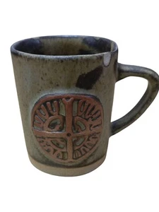 Vintage Tremar Handarbeit Vintage Becher mit geprägtem Keltenkreuz Rustikale Keramik. - Bild 1 von 14
