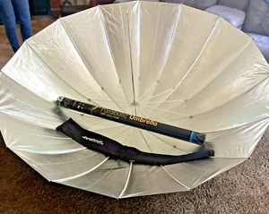 Westcott Black Cover Parabolic Silver 7ft Umbrella 4633 with Carrying Case - Picture 1 of 4