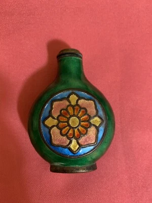 Garrafa de rapé chinesa antiga de latão e esmalte verde rara antiga excelente - Imagem 1 de 4