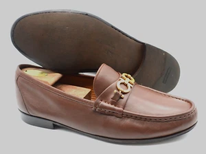 Mocasín para hombre Salvatore Ferragamo 'Firenze Gancini Gold Bit' marrón EE. UU. 9 - 2E - Imagen 1 de 9