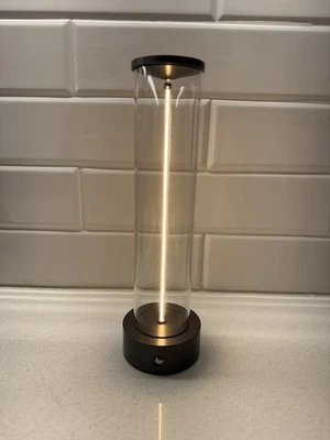 LED Wireless Modern Lamp 💡 - USB-C rechargeable & touch controlled - NEW 🔥 - Image 1 of 4