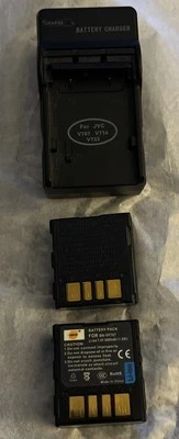 Cargador de batería JVC y dos paquetes de baterías (ver descripción para más detalles) Foto 1 de 4