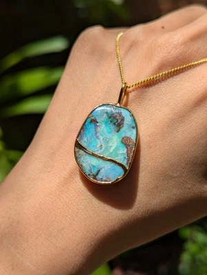 Colgante australiano grande vintage de ópalo de roca maciza chapado en oro de plata fina 999 Foto 1 de 4