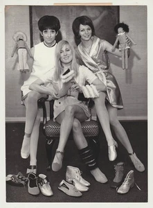 Original dated 1969 fashion models, shoe fashion, Keystone press photograph - Picture 1 of 2