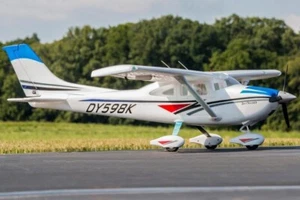DYNAM CESSNA 182 SKYTRAINER V2 1.28M PNP DY8938 - Picture 1 of 9