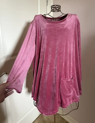 Top informal de terciopelo rosa Westbound manga 3/4 talla XL bolsillo asimétrico con dobladillo Foto 1 de 4