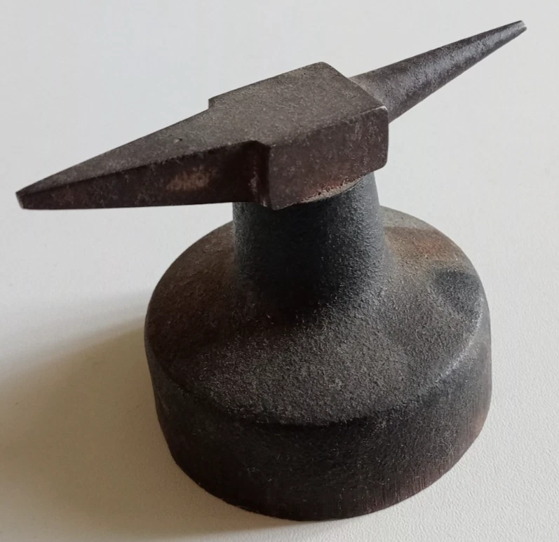 ANCIENNE PETITE ENCLUME BIJOUTIER - Photo 1/4