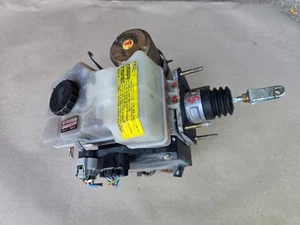 2001-2002 Toyota 4Runner ABS Brake Bosster Master Cylinder Pump OEM - Picture 1 of 14