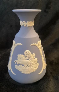 Vintage Wedgewood Jasperware Blue Bud Vase '73...Cameo Bisque Pegasus Greek - Picture 1 of 5