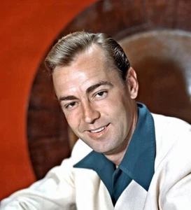 Alan Ladd Unsigned 8" x 8" Photo - Actor - Donation to Cancer Charity *21 - Picture 1 of 1
