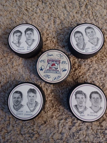 Colorado Avalanche 95-96 Stanely Cup Champions Puck Set Sakic Forsberg Roy Cover