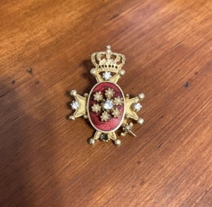 Signed CORO Vintage Royal Crown Crest BROOCH Faux Diamonds and Seed Pearls AS IS - Picture 1 of 8