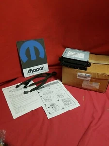 NOS  MOPAR 6 DISC CD CHANGER PLAYER KIT 03-04 CARAVAN/VOYAGER 82207876 - Bild 1 von 9