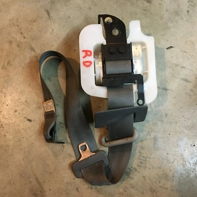 92 93 94 1992 MITSUBISHI EXPO WAGON TERCERA FILA CINTURÓN DE SEGURIDAD IZQUIERDO GRIS  Foto 1 de 3