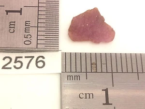 Rubis brut d'Afrique 0,2g corindon opaque non traité mineraux lithotherapie - Picture 1 of 1