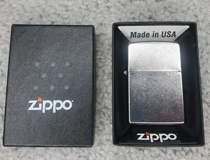 Authentic NIB Brand New Zippo Regular Classic Street Chrome Lighter Flame - Picture 1 of 4