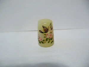 THIMBLE HANDPAINTED JADE/JADEITE RING NECKED PHEASANT IN FLIGHT  W/FLOWERS - Picture 1 of 5