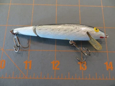 Rebel Jointed Minnow - Black & Silver - 3 1/2 inch - Image 1 of 4