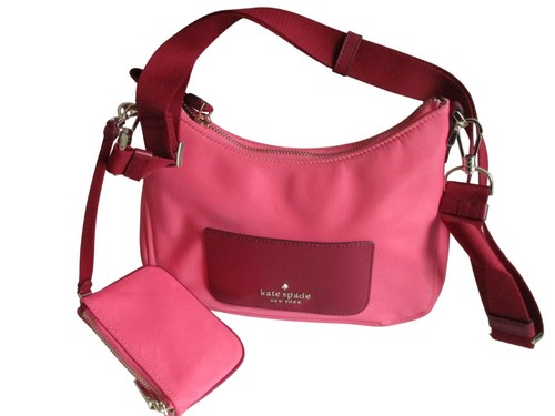 Borsa a tracolla Kate Spade New York in tela rosa con portamonete abbinato