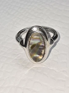 Anillo de mujer firmado Avon abulón concha de metal plateado talla 6,5 - Imagen 1 de 7
