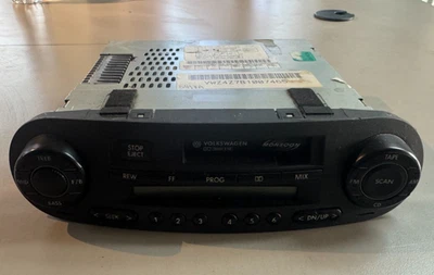RECEPTOR DE RADIO VOLKSWAGEN BEETLE 2002-2004 P/N 1C0035157 ORIGINAL FABRICANTE DE EQUIPOS ORIGINALES PIEZA USADA Foto 1 de 4