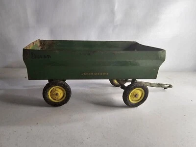 VINTAGE ERTL JOHN DEERE PULL BEHIND HAY WAGON FARM TOY Pressed Steel Parts - Image 1 of 4