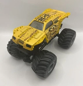 2015 Hot Wheels Monster Jam Max-D Gold Monster Truck 1:24 Diecast Mattel - Picture 1 of 7