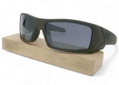 [53-111] Unisex Oakley Gascan Sunglasses - Image 1 of 4