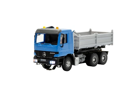 Viessmann 8010 MB Actros 3-axle tipper truck with rotating beacons, H0, New 2023 - Image 1 of 2