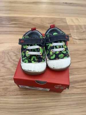 See Kai Run niño 5 Stevie The Very Hungry Caterpillar Foto 1 de 4