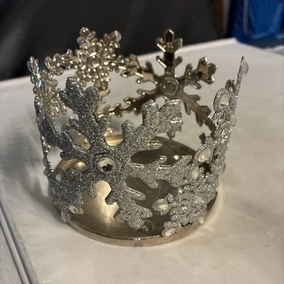 Bath and Body Works Christmas 3 wick Candle Sleeve Silver and White Snowflake - Image 1 of 4