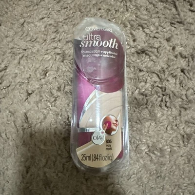 COVERGIRL Ultra Smooth Foundation Plus Applicator 805 IVORY nip - Image 1 of 2
