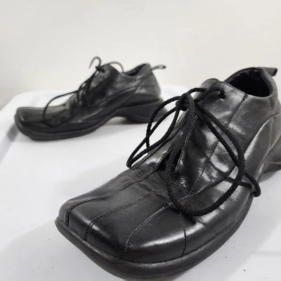 Mocasín Flyzlace NYLA Vintage Años 90 Y2K Con Cordones Cuero Negro Vamp ancho EUR 41 Foto 1 de 4