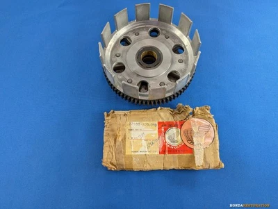 Nuevo de Lote Antiguo Honda XL250 (1972-1973) Embrague Exterior/Cesta 22100-329-010 Original OEM Foto 1 de 4