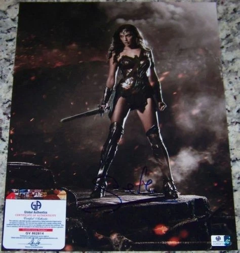 盖尔·加多奇妙女士签名 11x14 照片 — 第 1/1 张图片