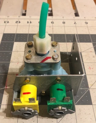 Válvula de agua para refrigerador Frigidaire 218832401 Foto 1 de 2