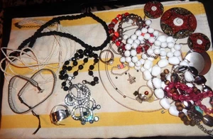 Vintage Retro Ära Schmuck schönes großes Konvolut alle tragbaren oder verkaufbaren Mäuse - Bild 1 von 9