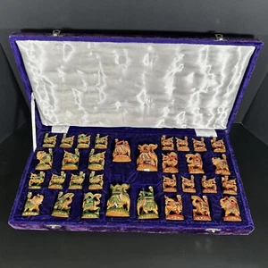 Hand Carved Hand Painted Indian MAHARAJAH Chess Set w Elephants in Velvet Case - Bild 1 von 6