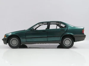1:24 Gama BMW 325i grün 4-türer #3810 - Picture 1 of 9