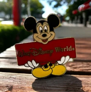 Walt Disney World - Mickey Holding Red Sign White Eyes - Disney Pin 2000 - Picture 1 of 1