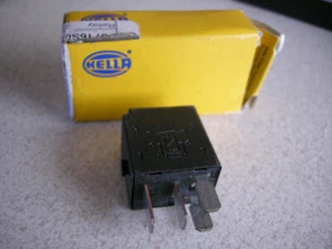 Mercedes Benz 000-542-83-19 Relay 4 Pin W204 C207 W212 C218 W246 - Picture 1 of 7