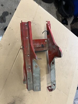 1999-2002 MERCURY COUGAR BATTERY TRAY HOLDER OEM 00 01 - Image 1 of 2