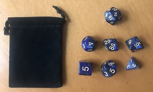 SET 7 DADI BLU con GLITTER / GLITTERED BLUE DICE + sacchetto bonus / bonus bag - Foto 1 di 5