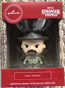 Hallmark Red Box Tree Ornament 2020 Netflix Stranger Things CHIEF HOPPER - NUEVO - Imagen 1 de 8